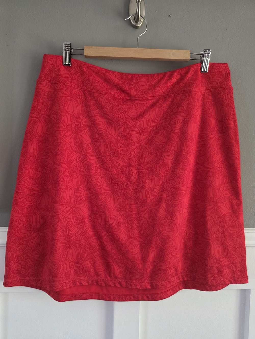 Seg'ments Luxe Red Floral Skort, Trendy Skirt White Built-in Short, Size XL